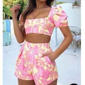 White Fox Boutique Summer Blossom Shorts NWT